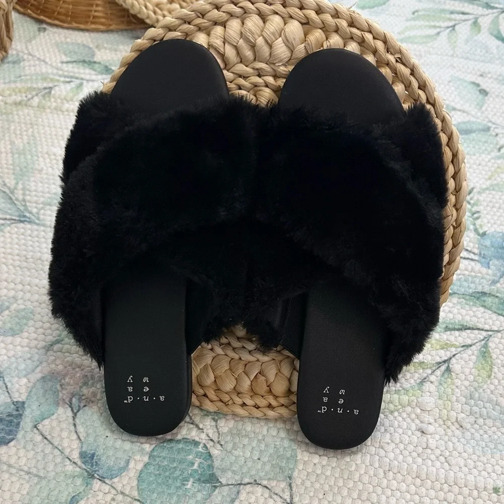 A New Day Women’s Black Fuzzy Slide Sandals Size 5.5 Crossband Faux Fur New